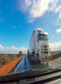 公路列车 Road Train